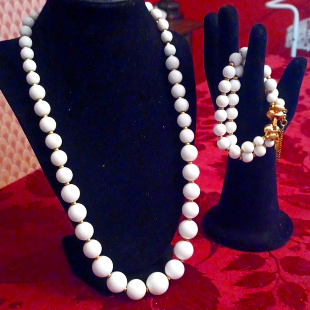 Vintage Monet necklace and bracelet set.